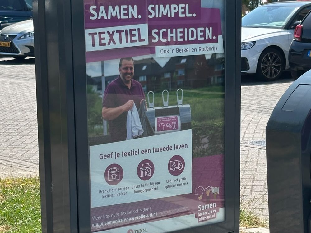 Campagneposter Samen. Simpel. Textiel scheiden. van gemeente Lansingerland en TexNL